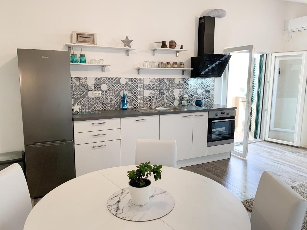 Apartmani Carnizza Ražanac Kültér fotó