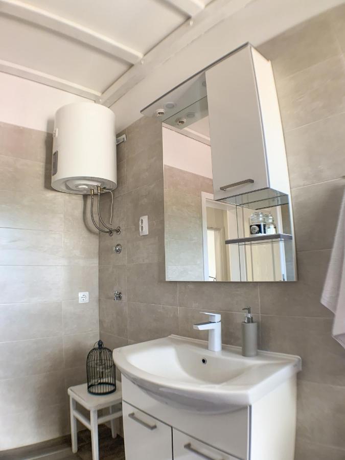 Apartmani Carnizza Ražanac Kültér fotó