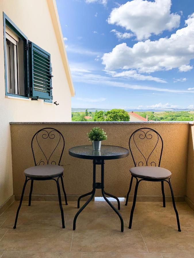 Apartmani Carnizza Ražanac Kültér fotó