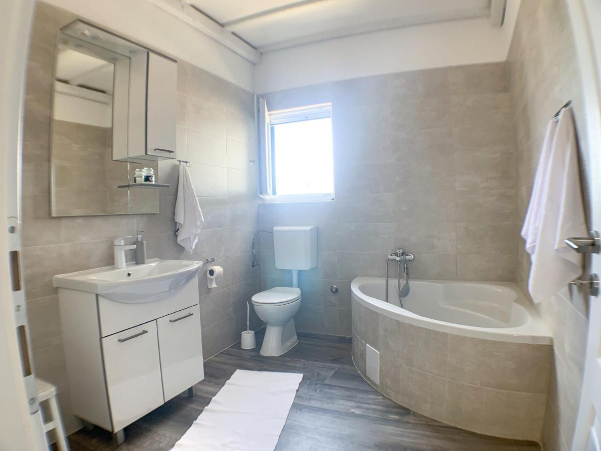 Apartmani Carnizza Ražanac Kültér fotó